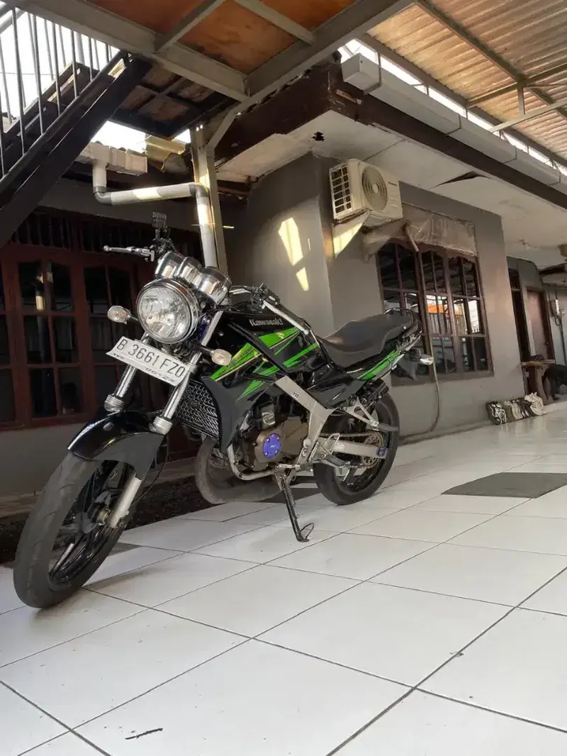 Ninja R 2015 hitam - Vehicles in Bali