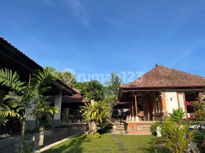 Villa dengan Desain Bali Tradisional Modern Asri - Real Estate in Bali