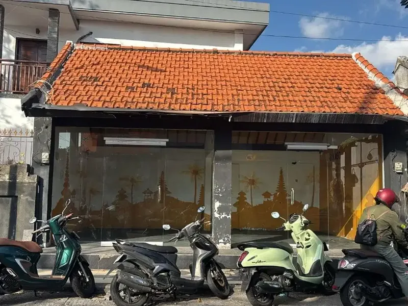 Ruko Strategis Disewakan, di High Foot Traffic Area Seminyak - Real Estate in Bali