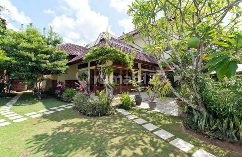Villa Dijual Lokasi Berawa Canggu - Real Estate in Bali
