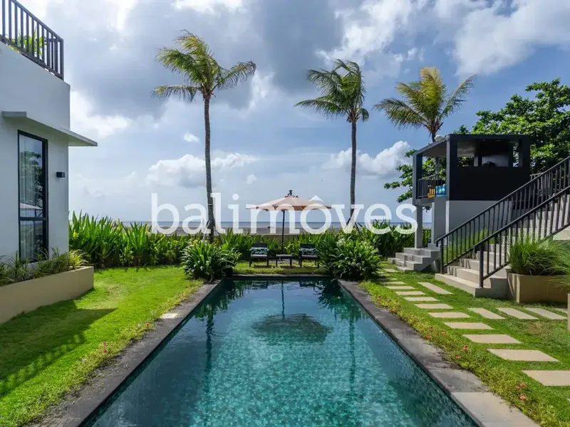 Vila Pribadi Eksklusif Hak Milik di Tepi Pantai di Saba - Real Estate in Bali