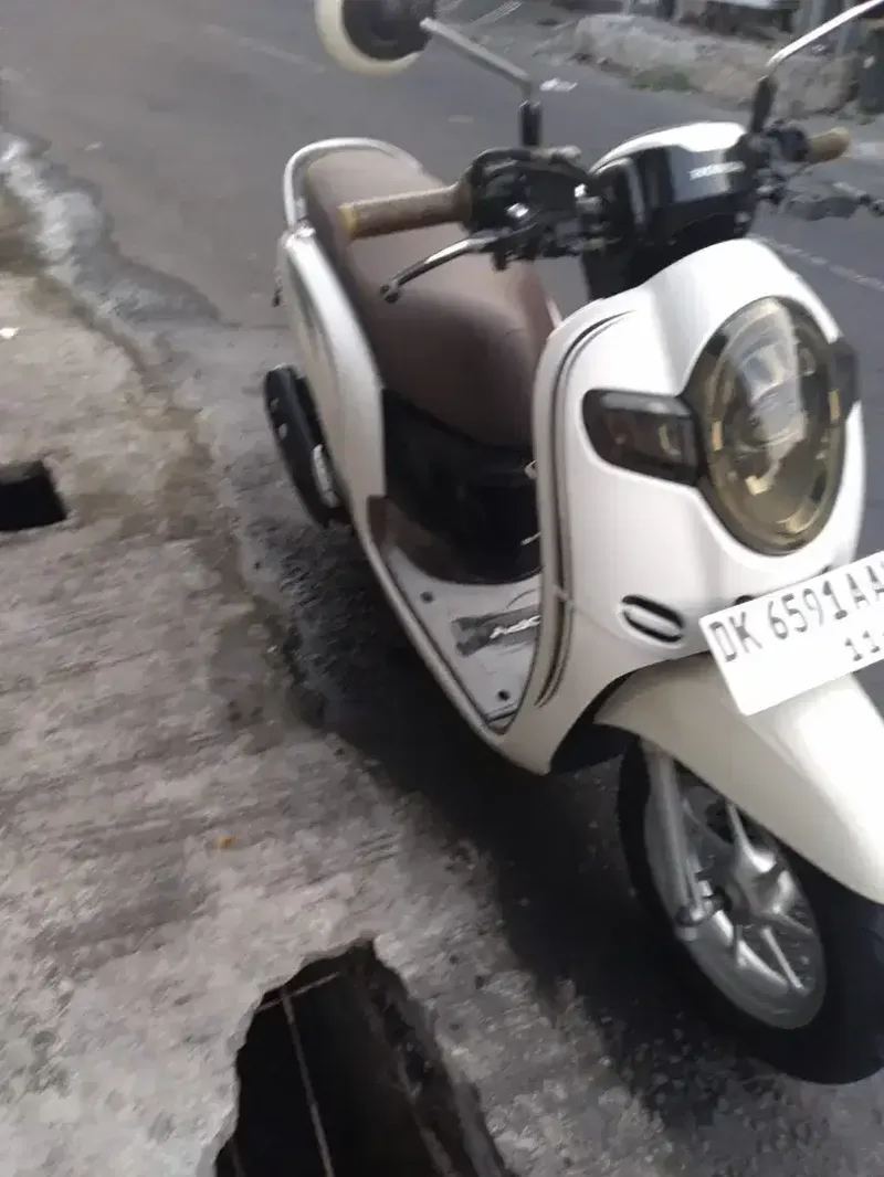 Scoopy fi tahun 2018 putih - Vehicles in Bali