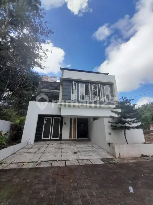 Rumah Siap Huni Rooftop One Gate System Dekat Unud - Jimbaran, Badung, Bali - Real Estate in Bali