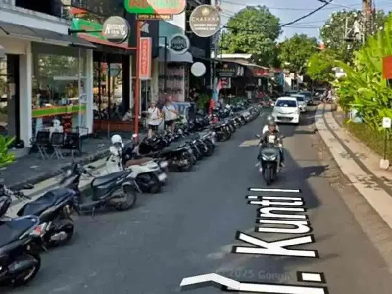 SEWA TOKO SEMINYAK KUNTI  RAMAI TURIS cocok untuk segala jenis usaha - Real Estate in Bali