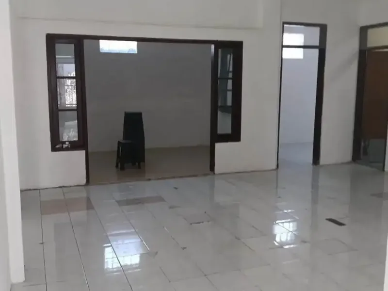 Rumah Luas & Strategis 3 Kamar Tidur Disewakan di Sesetan - Real Estate in Bali