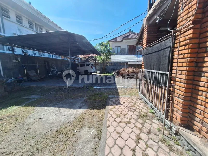 Tanah Jual di Denpasar Kota Luas 353 M², Bonus 2 Bangunan Rumah & Income Sewa - Bali in Bali