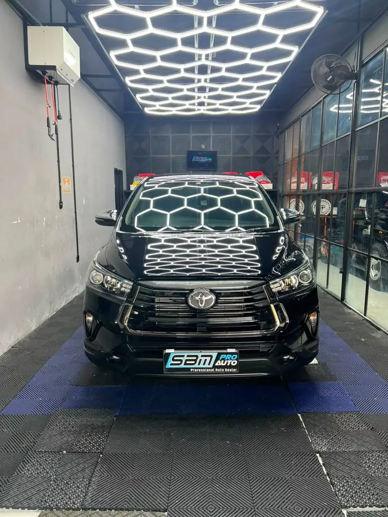INNOVA VENTURER 2022 HITAM DIESEL AT ASLI BALI - Vehicles in Bali