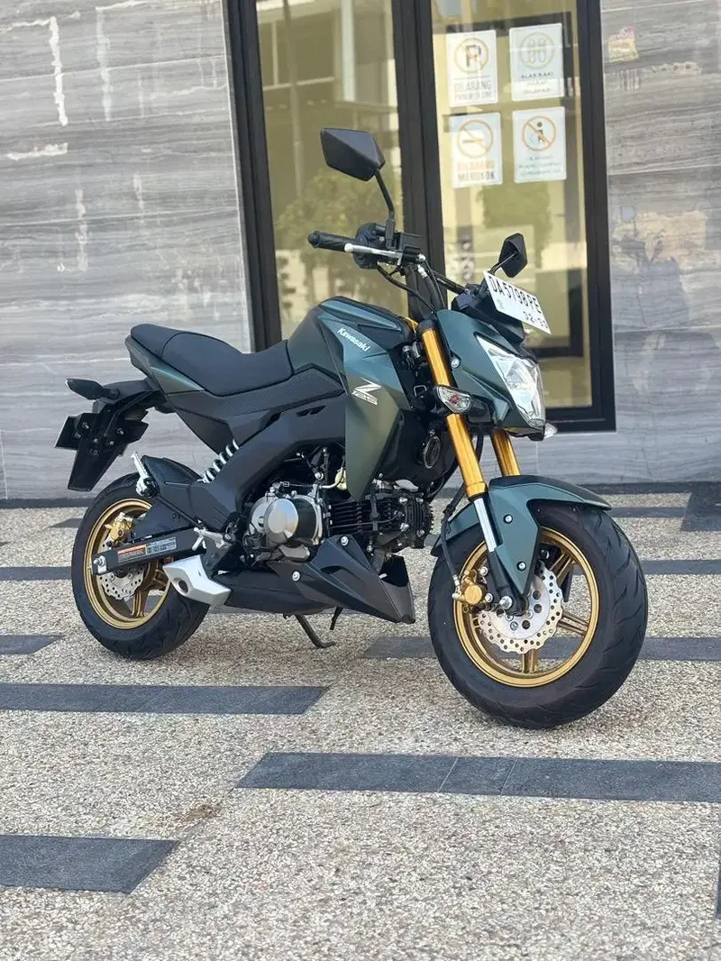 Kawasaki Z125 Pro thn 2025 Mini Naked Bike Hijau Army Koko Motor - Vehicles in Bali