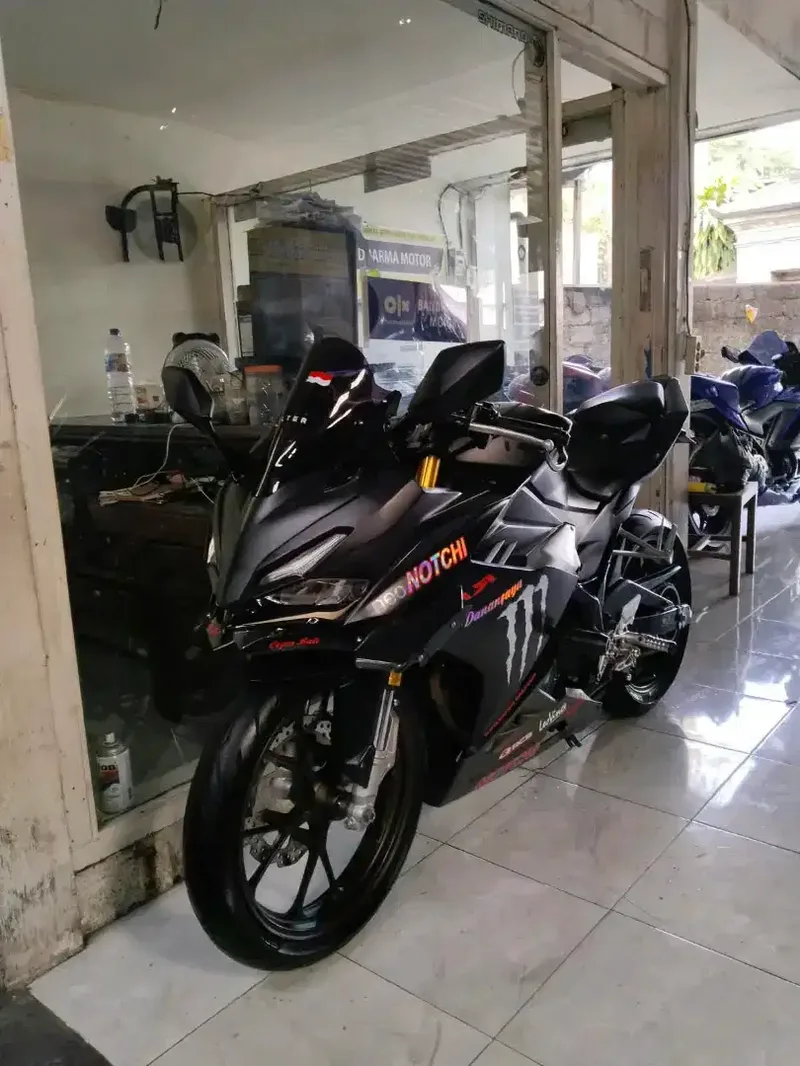 DP 2,1 JT/BUNGA MENURUN 2% / HONDA CBR 150 TAHUN 2023 - Vehicles in Bali