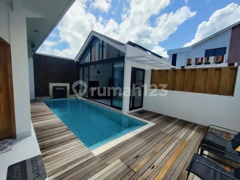 Dijual Luxury Villa Walking Distance Nuanu Beach, Jalan Pantai Nyanyi, - Real Estate in Bali