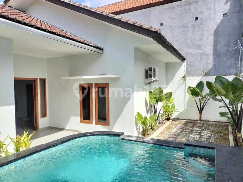 Rumah Keluarga Ada Kolam Renang Dan Halaman Luas di Jimbaran - Real Estate in Bali