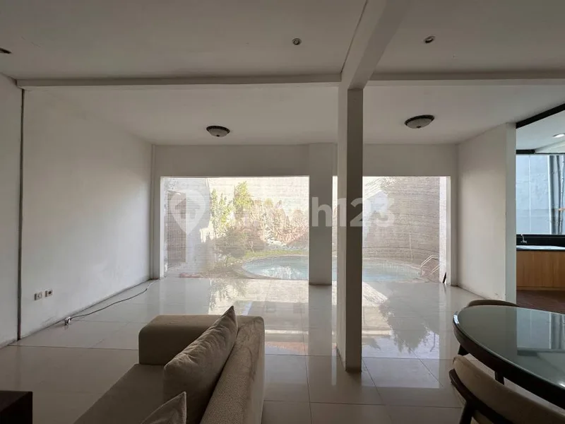 Rumah 2 Lantai Daerah Denpasar Barat Semi Furnish - Bali in Bali