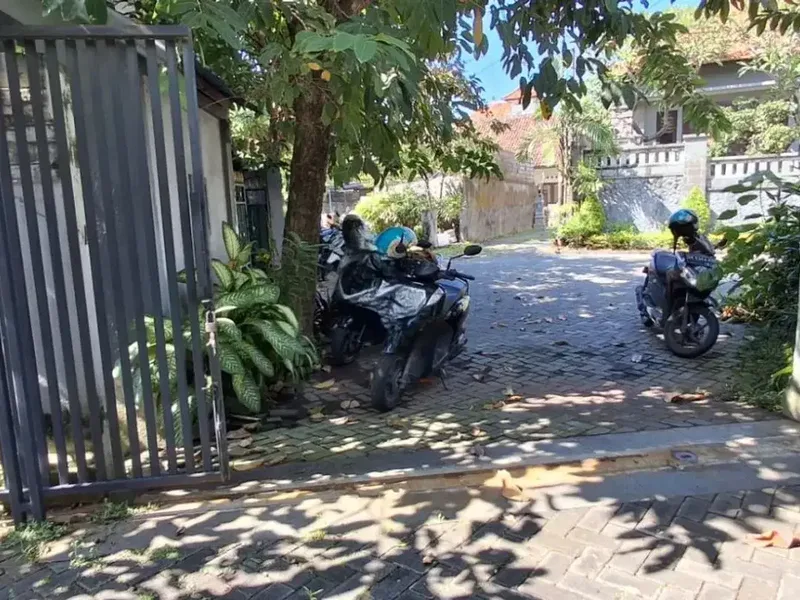 Dijual rumah dan tanah kecil di Renon Bali - Real Estate in Bali