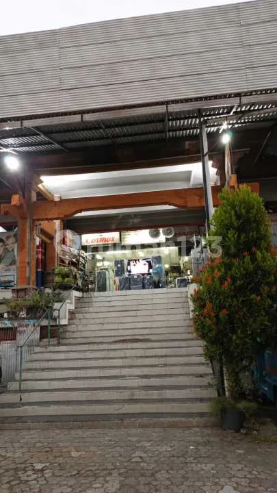 Dijual Ruko atau Gedung 3 Lantai dengan Parkir Luas di Denpasar Timur - Bali in Bali