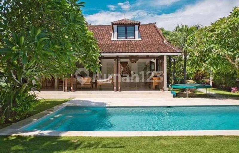 Villa Tropical di Area Strategis Petitenget Seminyak, Deket ke Pothead - Real Estate in Bali