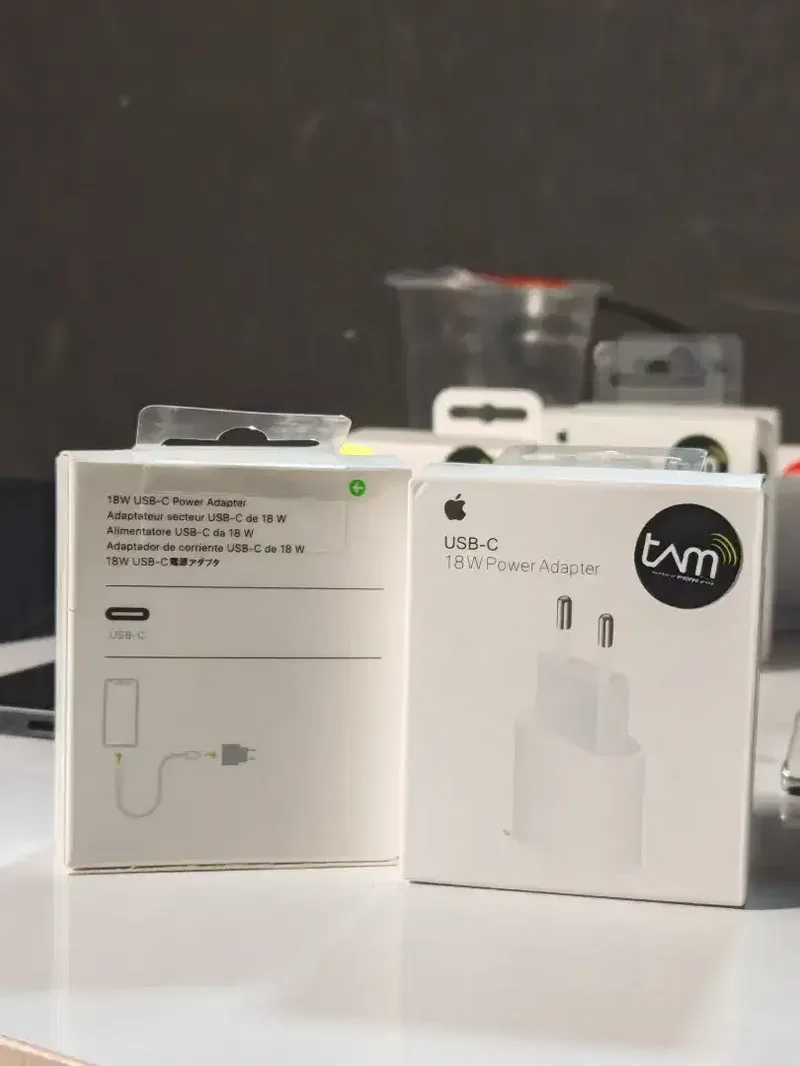 18W USB-C Power Adapter Batok Charger - Bali in Bali