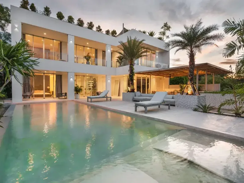 Dijual - Luxury Villa Freehold di Bukit, Bali - Real Estate in Bali