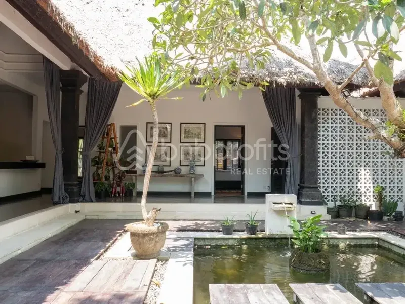 Exclusive Leasehold Villa: 3-Bedroom Balinese Gem Minutes from Nyanyi Beach - Bali in Bali