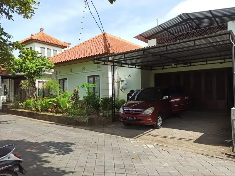 RUMAH MEWAH 2 LANTAI DI JL GN SOPUTAN DENPASAR DEKAT MALL - Real Estate in Bali