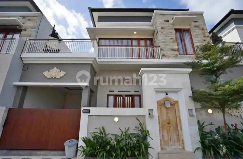 Rumah Mewah 2 Lantai Dekat Pelabuhan Sanur dan Rs International - Bali in Bali