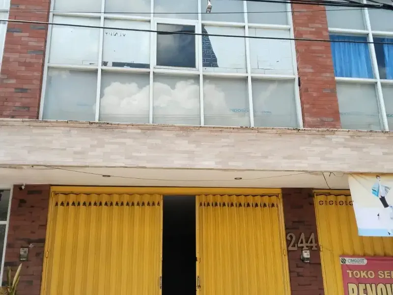 DISEWAKAN 2 UNIT RUKO 3 LANTAI DI JL MAHENDRADATTA DENPASAR DEKAT MALL - Real Estate in Bali