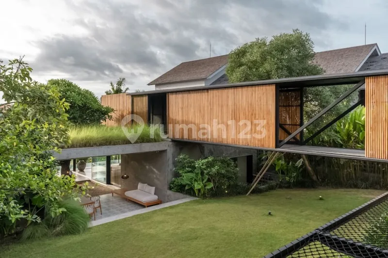 Luxury Villa Kayu Tulang Canggu - 5 Bedrooms Ricefield View - Real Estate in Bali