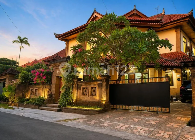 Rumah dengan Kost Elite dan Apartment Renon - Bali in Bali