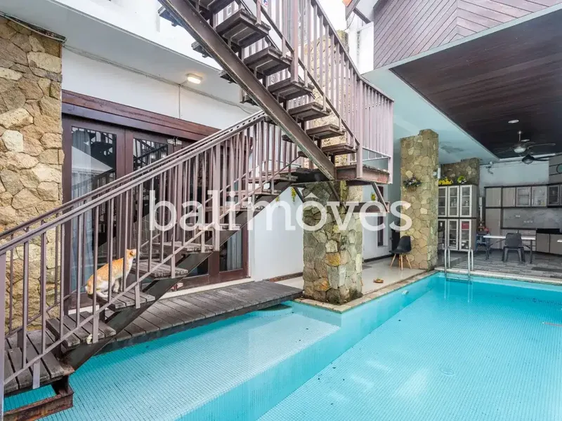 Dijual Villa Lima Kamar Tidur Hak Milik di Renon - Real Estate in Bali