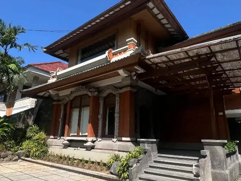 RUMAH LOKASI STRATEGIS TENGAH KOTA DI RAYA PUPUTAN RENON DENPASAR - Real Estate in Bali