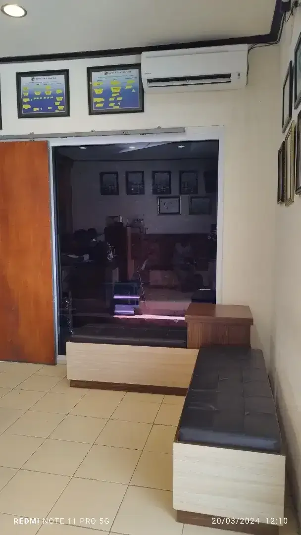 Siap melayani segala pemasangan sticker sanblas kaca film dll - Home & Garden in Bali