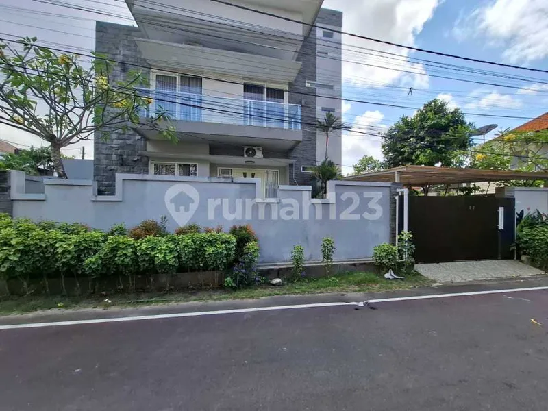 Rumah Jual Furnished Jalan Nusa Dua Cocok untuk Keluarga - Bali in Bali
