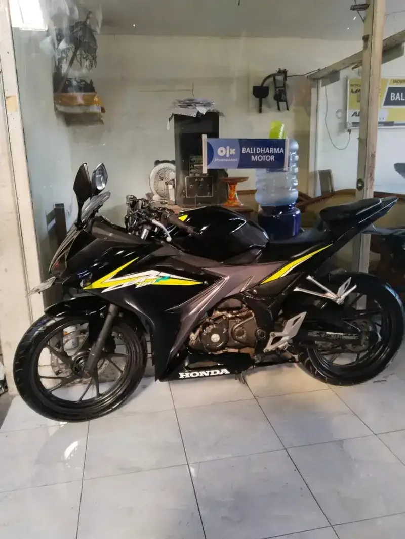 Honda cbr 150 CC thn .2017 cash. Bali dharma motor - Vehicles in Bali