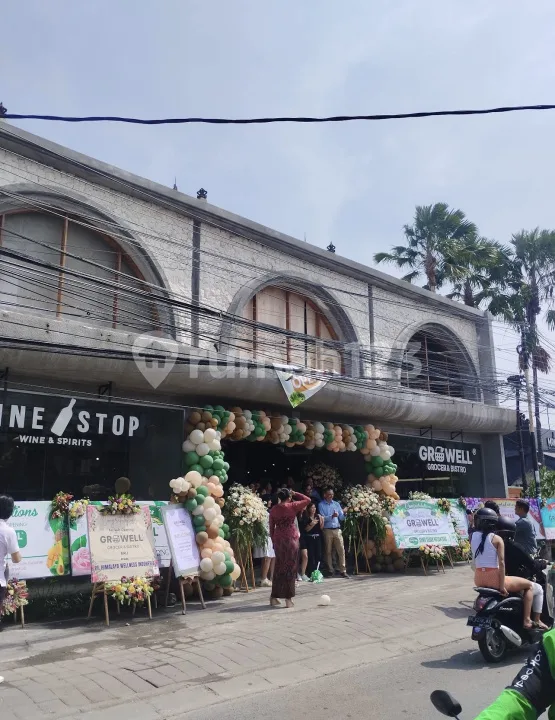 Ruko Lantai 2 di Jalan Raya Batubelig Seminyak - Real Estate in Bali