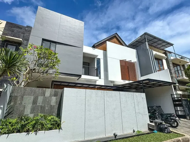FOR SALE - MODERN CONTEMPORARY HOUSE 3+1 BEDROOMS | TAMAN MUMBUL, NUSA DUA - Real Estate in Bali