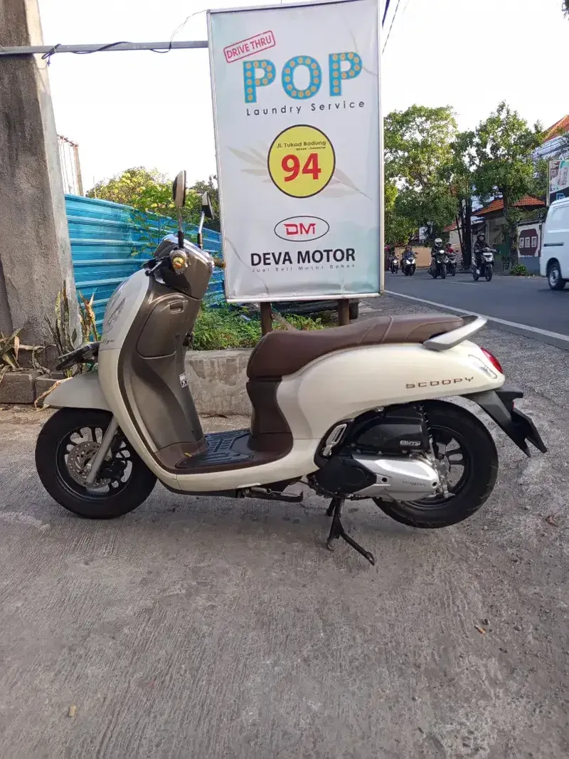 Scoopy 2024 putih prestige Deva motor - Vehicles in Bali