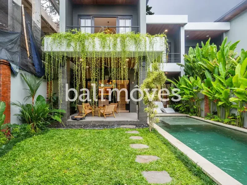 Vila Modern Tiga Kamar Tidur yang Menakjubkan di Sanur - Real Estate in Bali