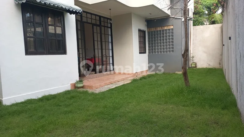 Bebas Banjir ! Rumah Semi Villa 5 Huge Kamar Tidur Ensuite Dekat Canggu Kerobokan bisa Parkir 5 Mobil - Bali in Bali