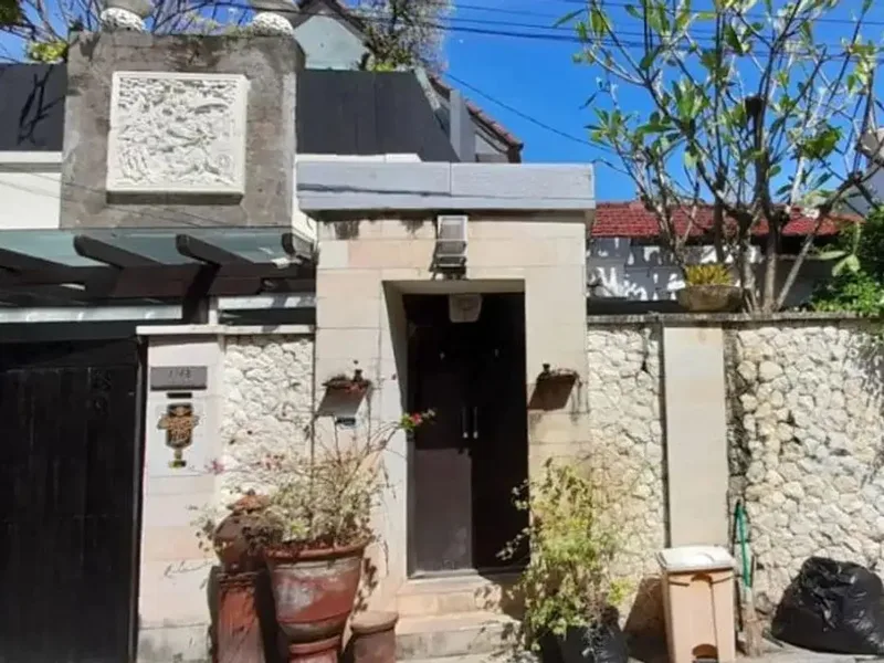 RUMAH STYLE MODERN 2 LANTAI DI KERTA USADA SESETAN DENPASAR, BALI - Real Estate in Bali