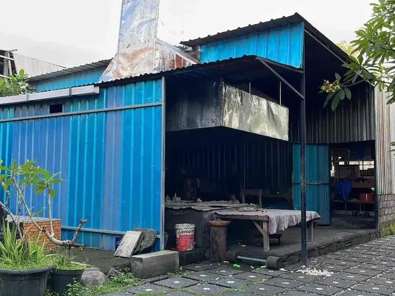 DIJUAL TANAH LUASAN KECIL PINGGIR JALAN RAYA MUNGGU TANAH BONUS BANGUNAN WARUNG - Real Estate in Bali