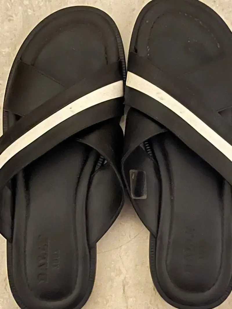 Dijual cepat sendal merk bally size 42 original ada nomor seri nya - Fashion in Bali