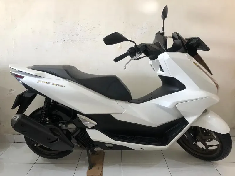 Honda PCX 160 ABS Th.2025 putih!! - Vehicles in Bali