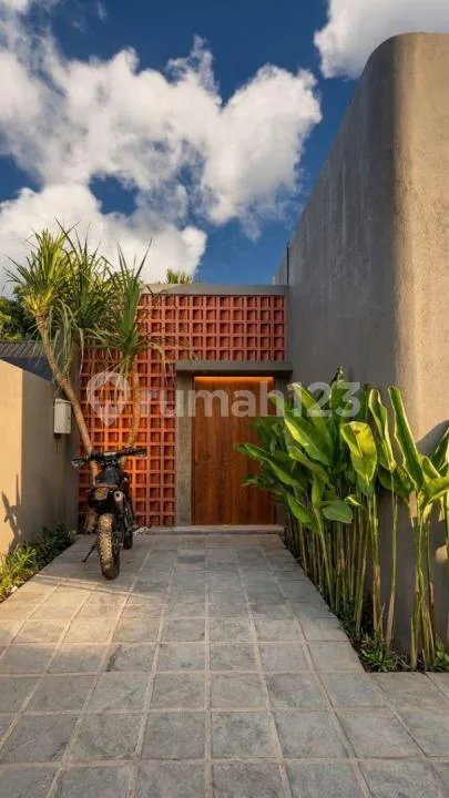 Villa For Leasehold 30 Year With Private Pool Kedonganan,Kuta Selatan - Bali in Bali