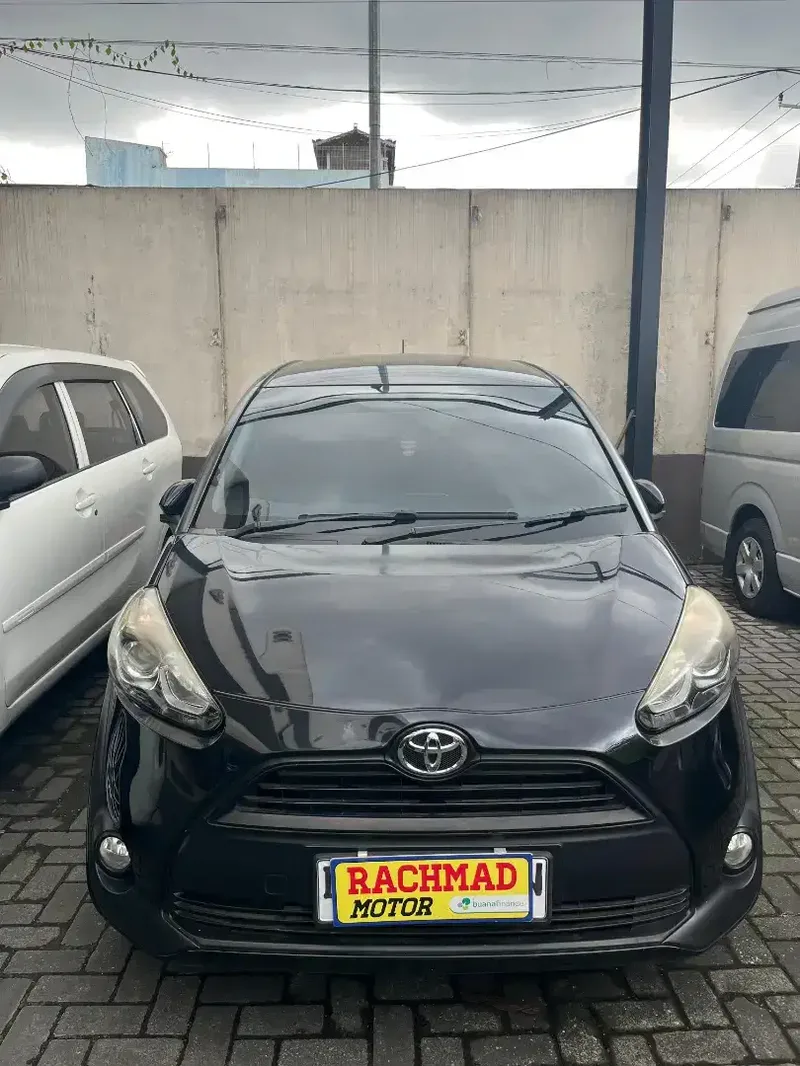 Toyota Sienta V 2017 hitam matic - Bali in Bali