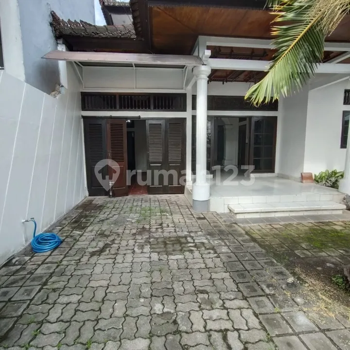 Rumah Minimalis Nyaman Jalan Sekar Tunjung Kesiman Denpasar Timur - Bali in Bali