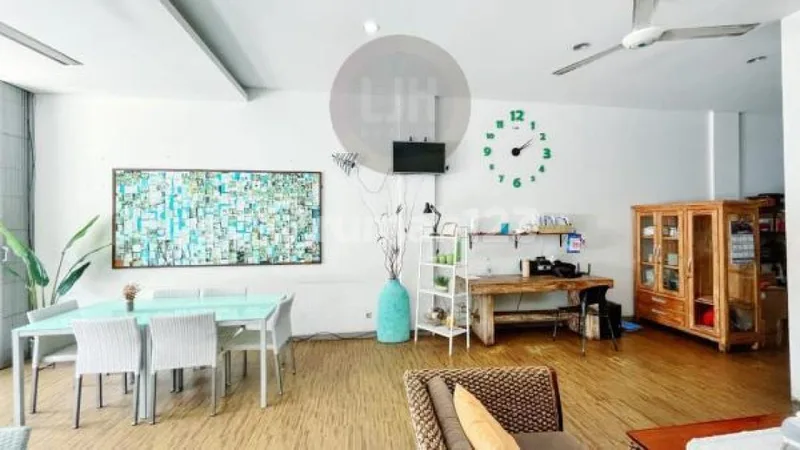 3 Storey Shophouse At Jl. Raya Puputan, Renon, Close To Level 21 Mall, Renon Park And Sanur Area, Suitable For Business Or Office - Bali in Bali