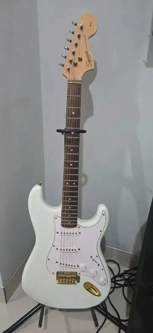 Squire Stratocaster - Hobbies & Sports in Bali