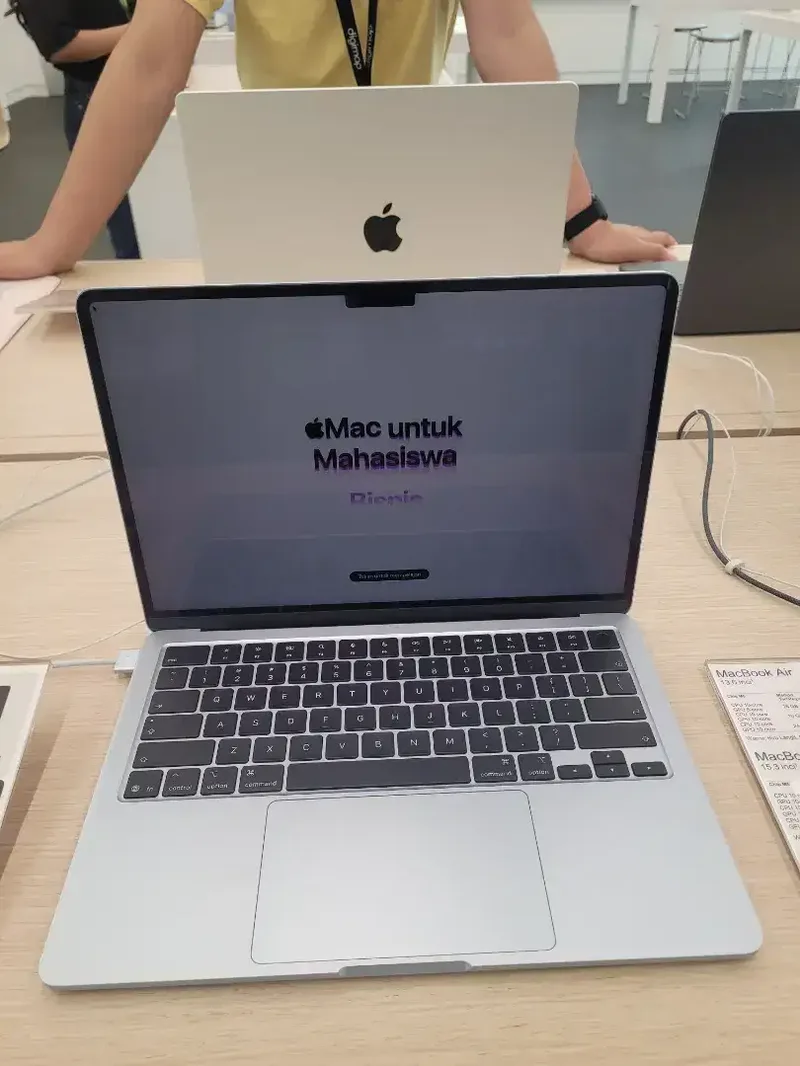 Promo MacBook M5 cicilan ringan tanpa DP tanpa biaya admin - Electronics in Bali