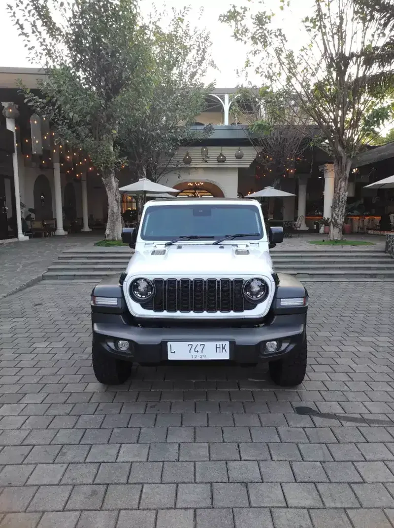 Jeep Rubicon JL 2.0AT 4 pintu 2024 - Vehicles in Bali