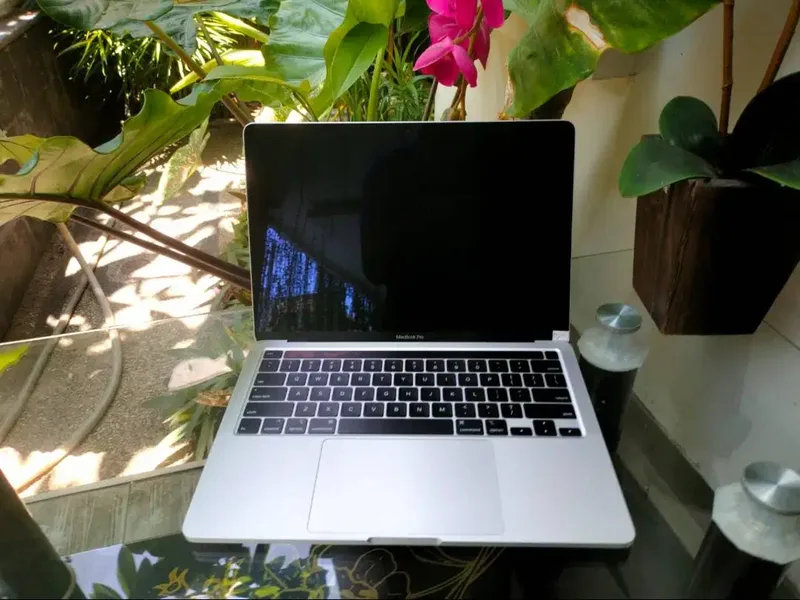 2020 Macbook Pro 13 inch Touchbar i7/32GB/1TB - spek Monster - Electronics in Bali