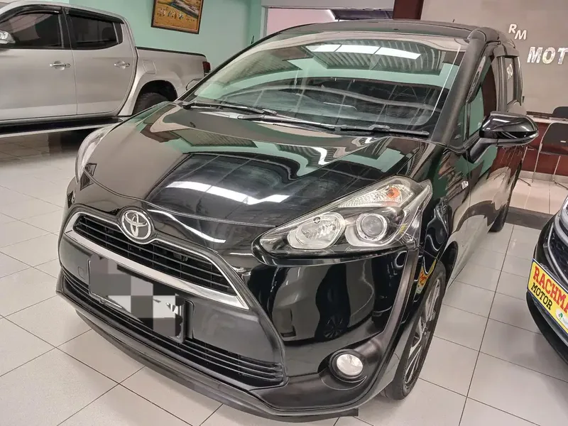 Toyota Sienta V 2017 Hitam metalik M/T 1.5cc - Bali in Bali